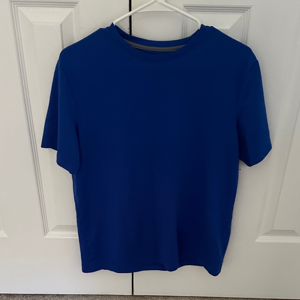 Amazon Essentials Men's Blue Short Sleeve Tee